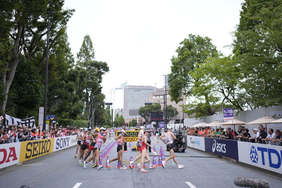 比赛开始之, 世锦赛进入, 进入体育场