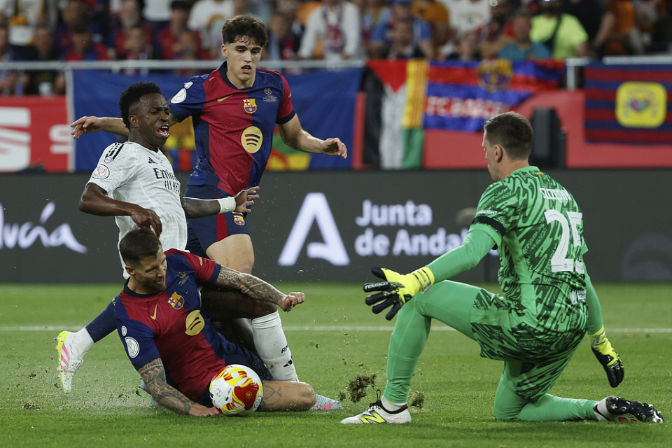 https, 至于巴萨天, 跟沙漠球王 https, 至于巴萨天, 跟沙漠球王