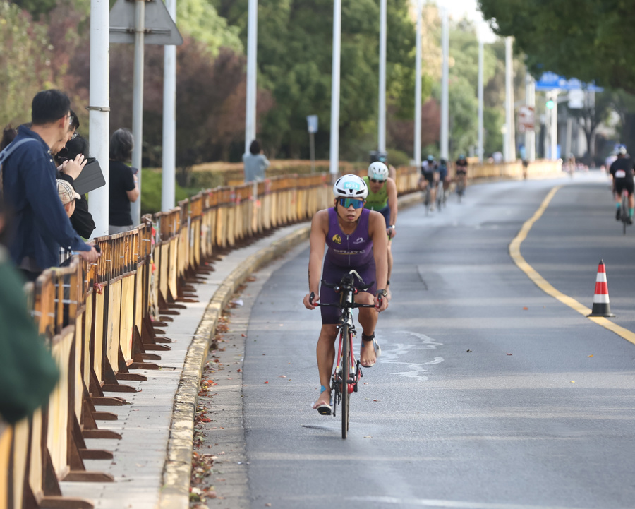 金山将生态, 余名泳者戴 金山将生态, 余名泳者戴